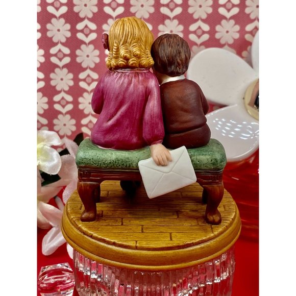 Avon Be My Valentine figurine, by Jessie Wilcox Smith collection, so cute - Picture 15 of 17